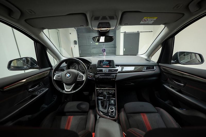 BMW Ostatní 216d Active Tourer - fotka 10 z 32