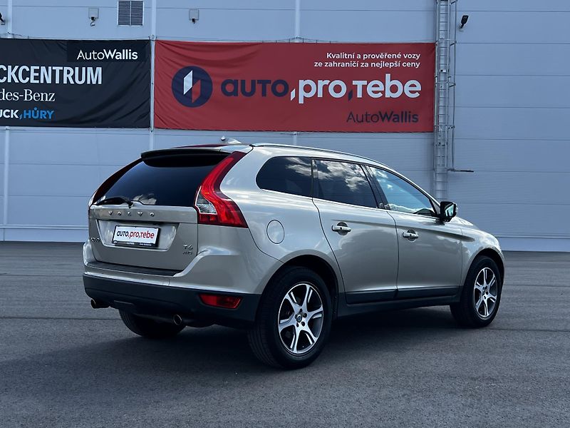 Volvo XC60 3.0 T6 AWD Aut. Summum TZ  - fotka 4 z 24