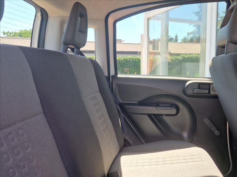 Fiat Panda 1,2 i 1 MAJITEL POUZE 40TIS.km - fotka 12 z 23