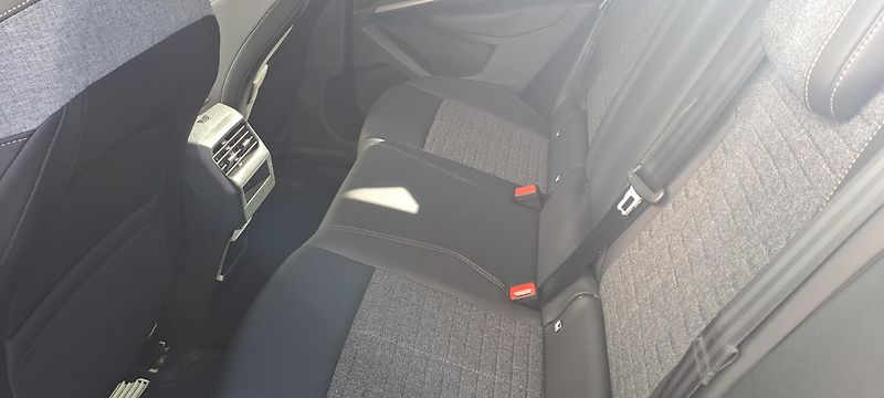 Peugeot 3008 (2025) BUSINESS Hybrid 145 e-DCS6 - fotka 11 z 22