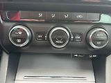 Škoda Octavia (2015) 1.6 TDi, Ambition, AC, park - náhled 15