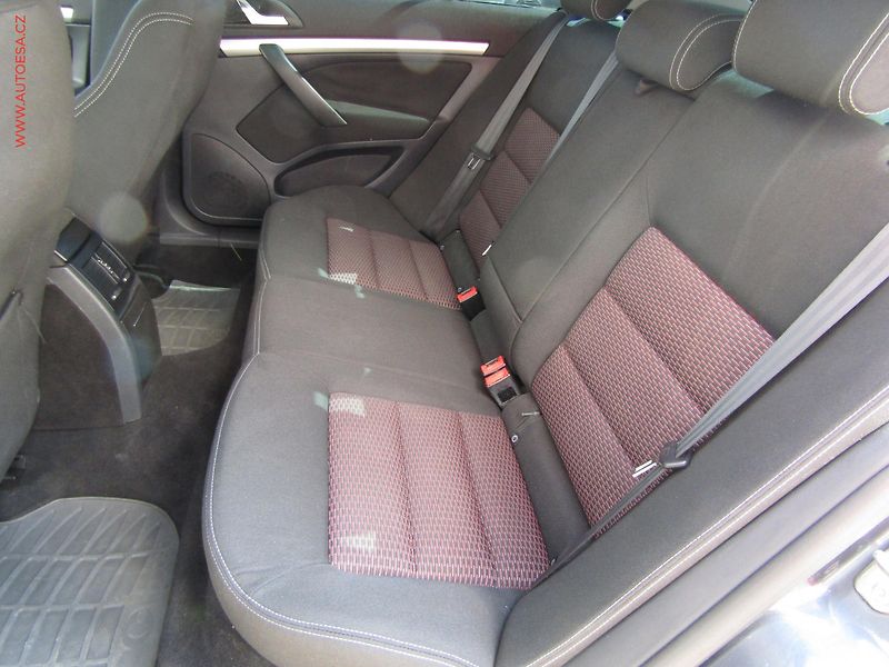 Škoda Octavia (2009) 1.4 TSi, ČR, Elegance - fotka 10 z 15