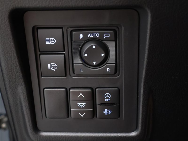 Toyota Land Cruiser 2,8 D-4D 150KW CZ 1.MAJ 4X4 - fotka 17 z 40