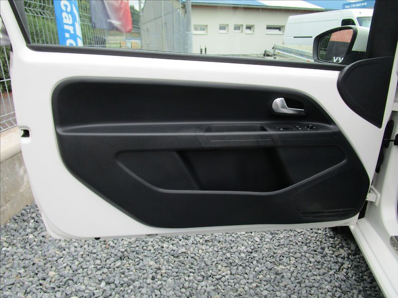 Volkswagen up! 1.0MPi 55kW Highline, Klima - fotka 16 z 36
