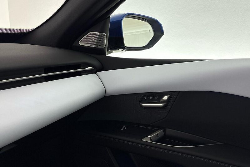 BMW i3 50 xDrive Sedan - fotka 19 z 27
