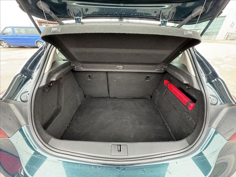 Opel Astra 1,4 iT 103kW,Xenon,Navi,Výhřev - fotka 26 z 32