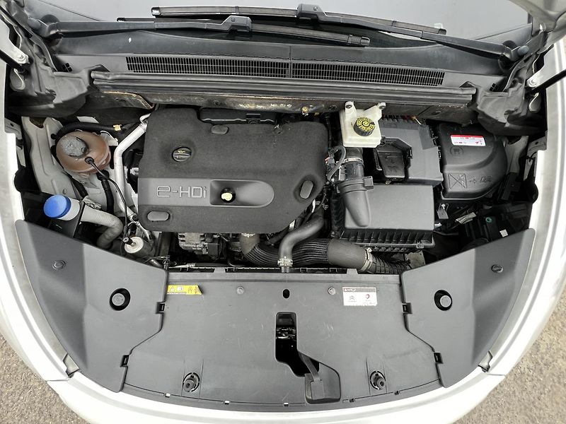 Citroën DS5 2.0HDi AUTOMAT NAVI KAMERA - fotka 37 z 43