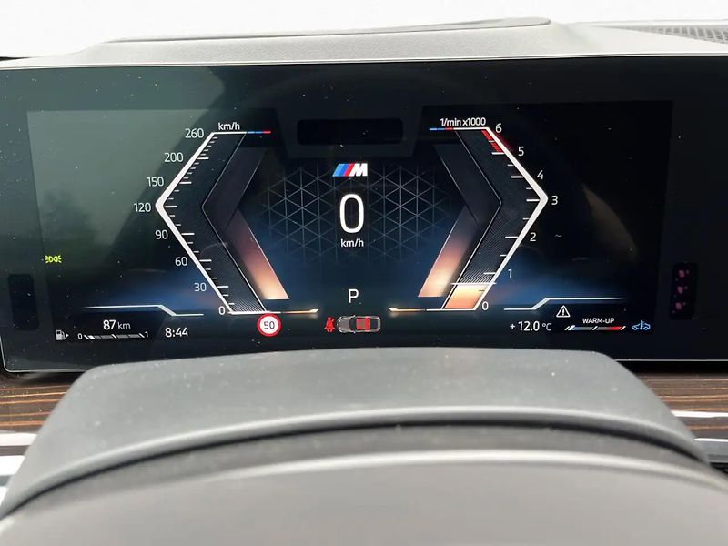 BMW X6 xDrive40d M-Sport Pano HuD 360 - fotka 9 z 11