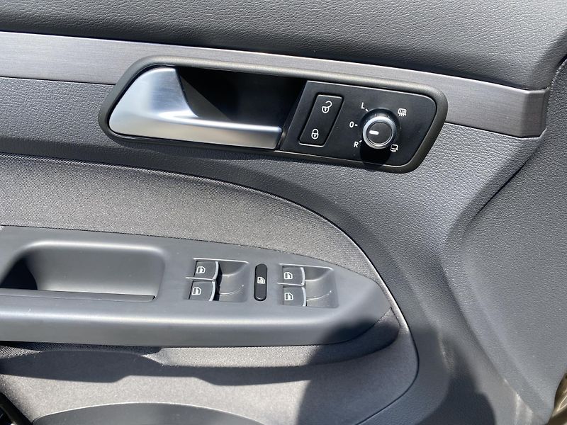 Volkswagen Touran 1.2 TSI 77kW-CLIMATRONIC-NAVI - fotka 13 z 41
