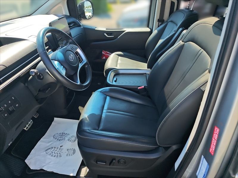 Hyundai Staria 2,2 CRDi Luxury 4x4 AT - fotka 6 z 11