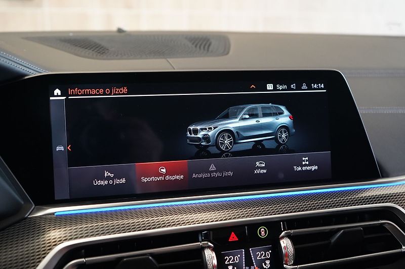 BMW X5 M50d, M Professional, Masáž - fotka 33 z 57