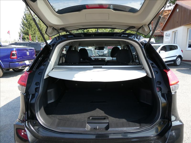 Nissan X-Trail 2,0 dCi 130kW 4x4 DPH, ČR - fotka 17 z 41