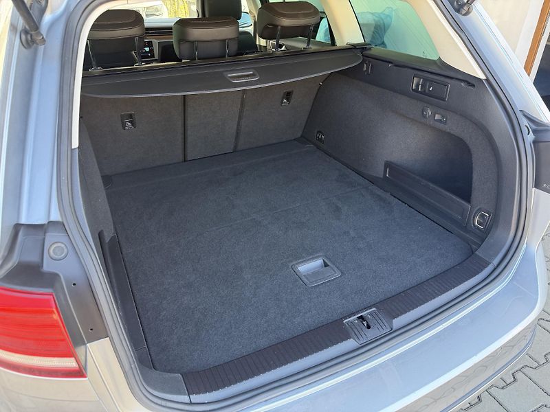 Volkswagen Passat 140kW 4Motion DSG Alltrack - fotka 29 z 31