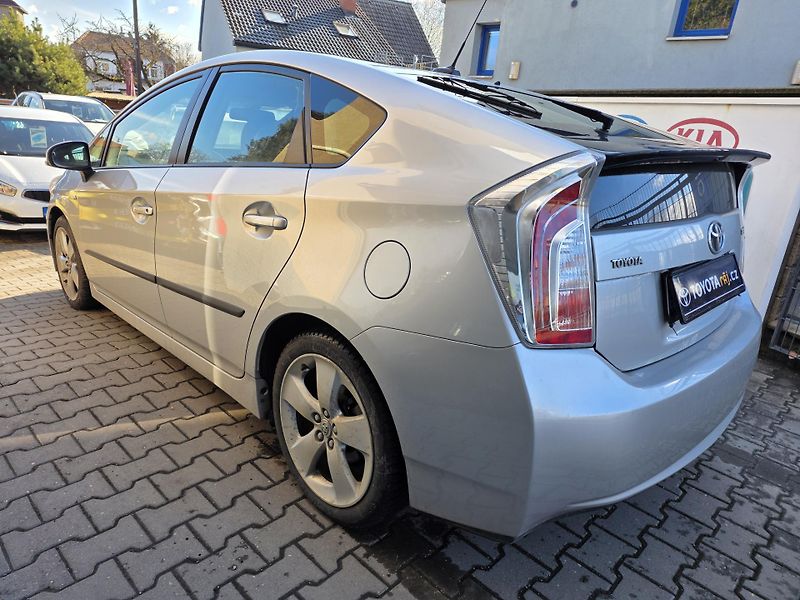 Toyota Prius 1.8-HYBRID-spotř.5l/100km - fotka 7 z 18