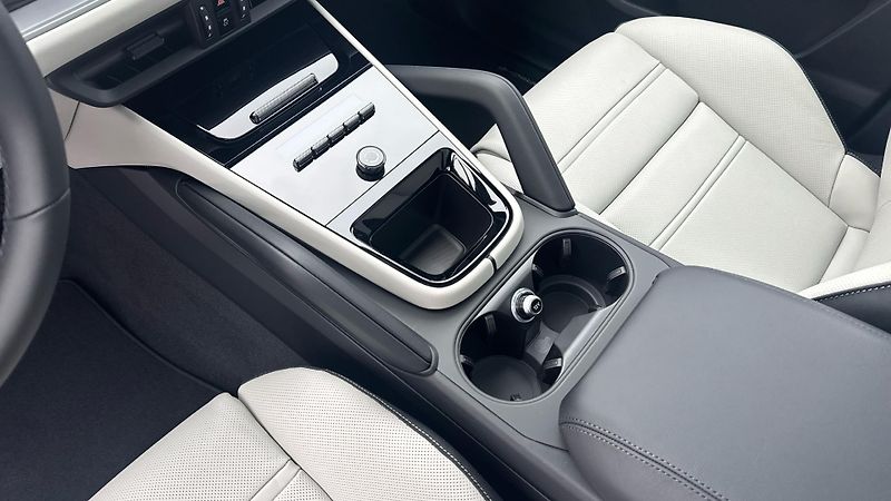 Porsche Cayenne (2026) E-Hybrid - fotka 22 z 30