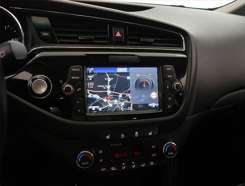Kia Ceed (2015) 1.6 CRDi, Navi, Xenony - fotka 13 z 23
