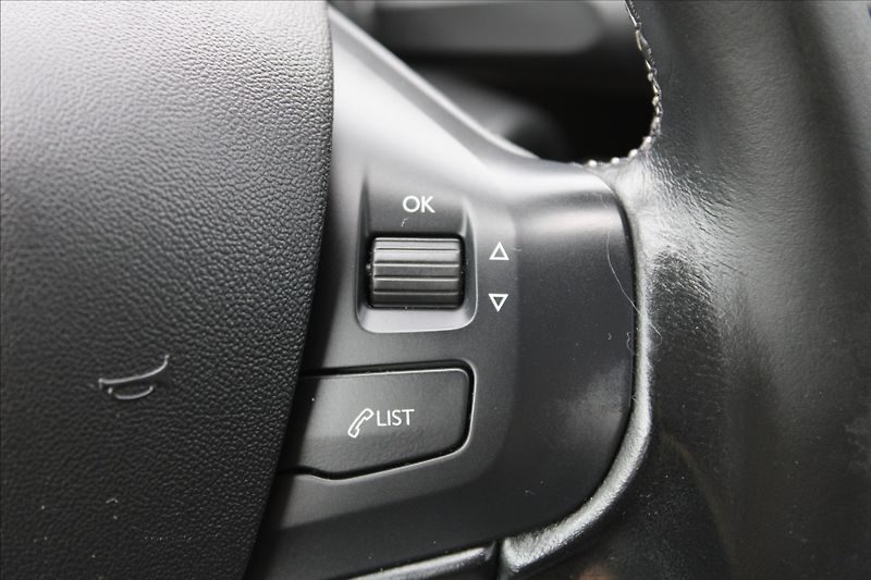 Peugeot 2008 1,2 110K  ČR,1.MAJ,DPH,ALLURE - fotka 18 z 28