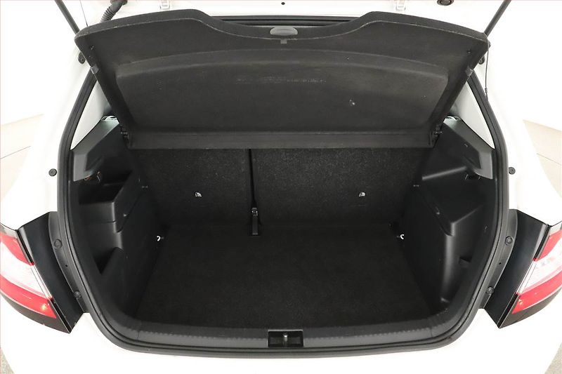 Škoda Fabia (2018) 1.0 TSI, Park. senzory - fotka 11 z 11