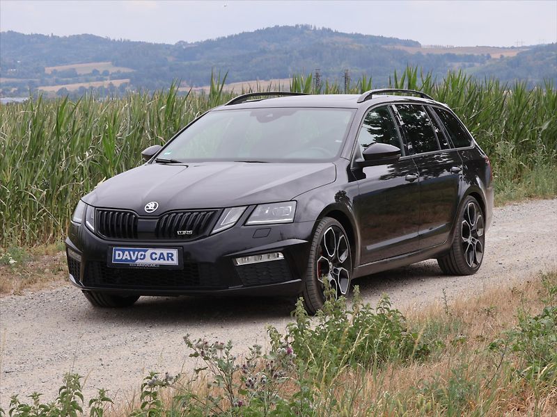 Škoda Octavia 2,0 TDI RS 4x4 DSG Virtual LED - fotka 3 z 26