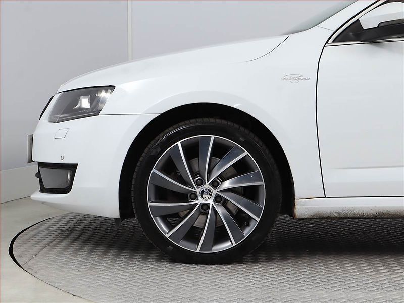 Škoda Octavia (2015) Laurin&Klement 2.0 TDI, 4X4 - fotka 13 z 21
