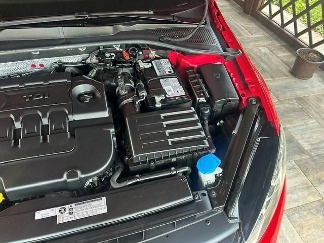Volkswagen Golf Variant 1,6TDi DSG F1 LED MATRIX NAVI - fotka 49 z 51