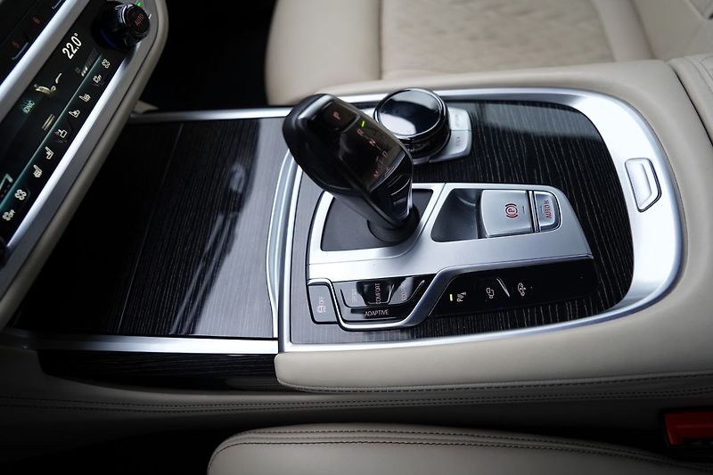 BMW Řada 7 750 Ld xDrive/Laser/M paket/ČR - fotka 50 z 50