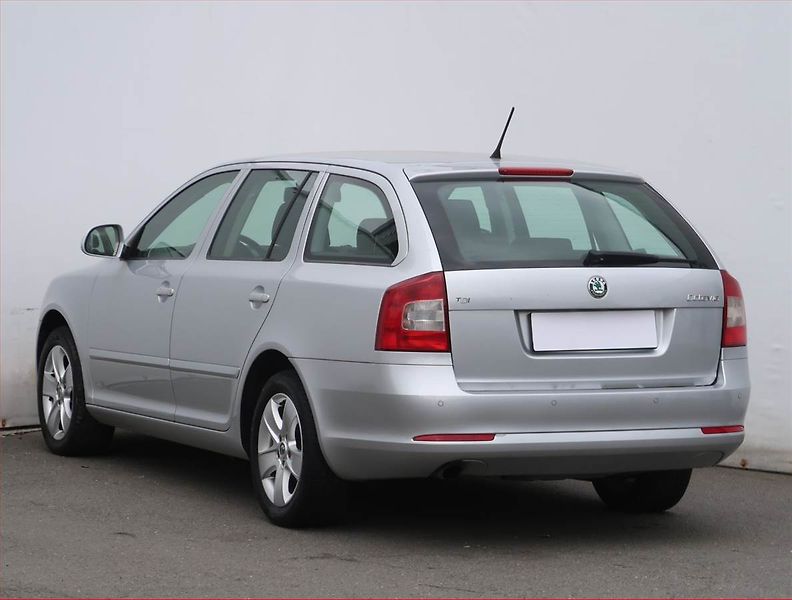 Škoda Octavia (2012) Elegance 2.0 TDI, Tempomat - fotka 4 z 19
