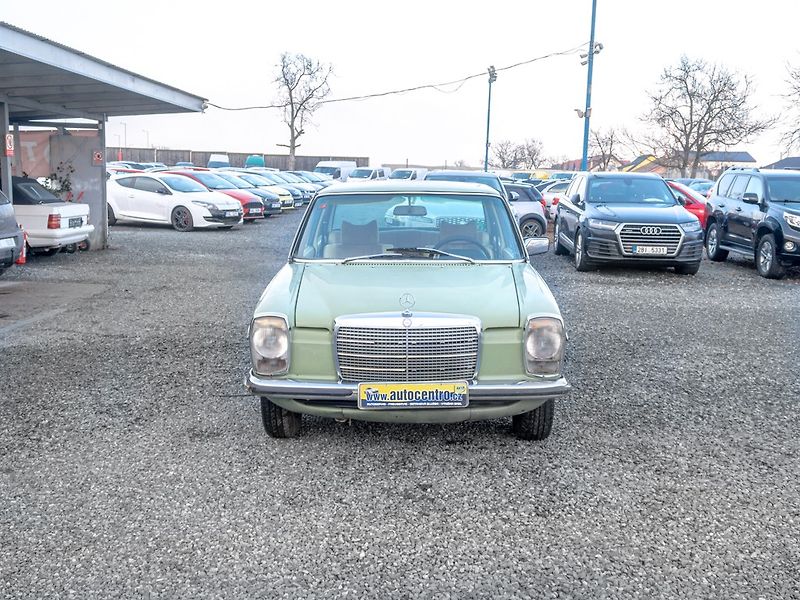 Mercedes-Benz Třídy E (1978) 240D W115 1978 - ŠPANĚL - fotka 2 z 21