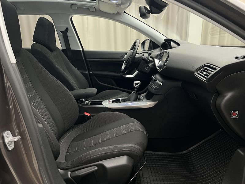 Peugeot 308 1.2 PURETECH ACTIVE 1. maj. - fotka 16 z 39