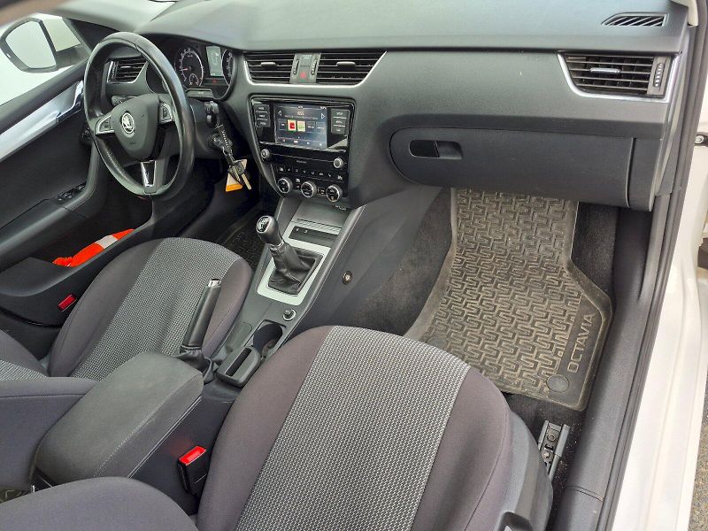 Škoda Octavia (2019) Ambition PLUS 1.6 TDI 85kW Com - fotka 22 z 26