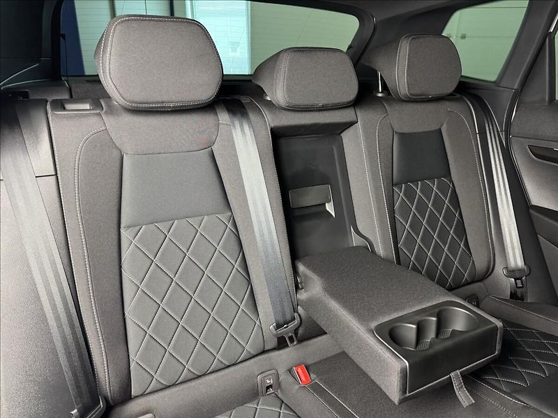 Škoda Karoq 2,0 TDi  Sportline LED Virtual - fotka 15 z 47