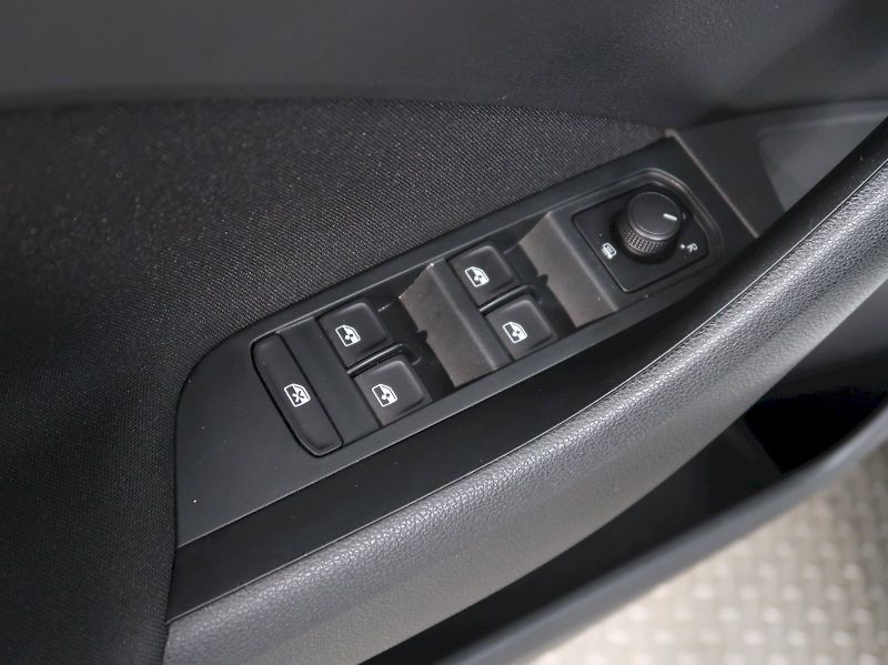 Škoda Kamiq (2023) AMBITION 1.0TSI 81KW TAŽNÉ - fotka 34 z 36