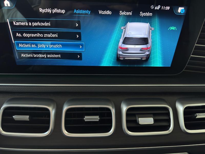 Mercedes-Benz GLS (2022) 400D 4MATIC - fotka 15 z 26