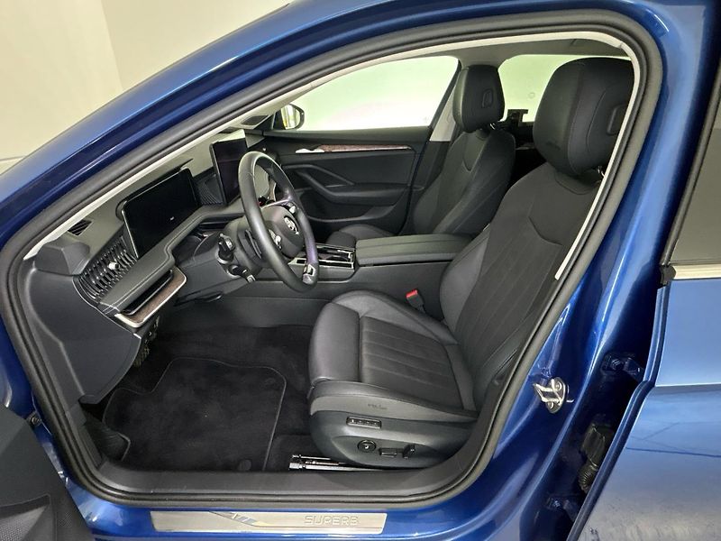 Škoda Superb L&K 4x4 DSG - fotka 7 z 30