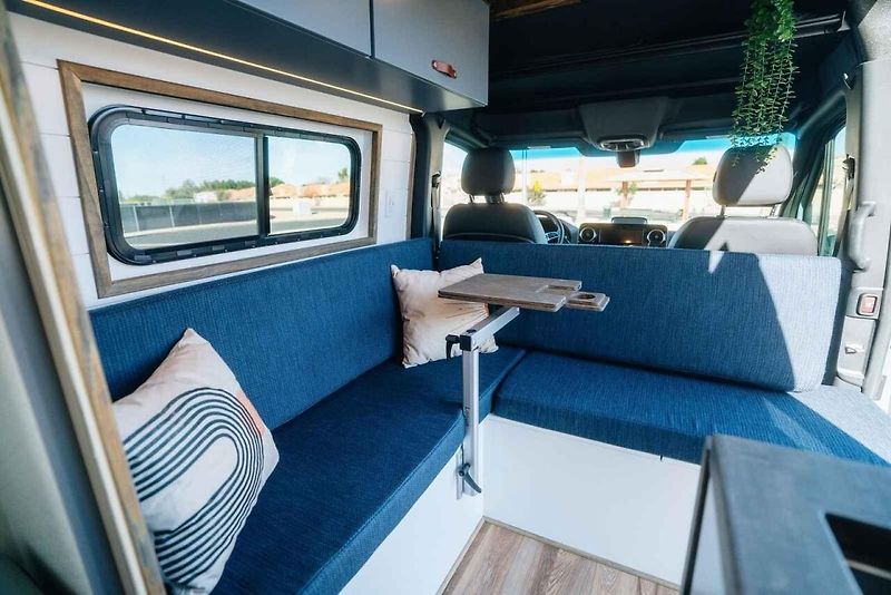 Mercedes-Benz Olympus Fife od americké firmy Papago Vans je postavený obytný vůz na modelu Sprinter.