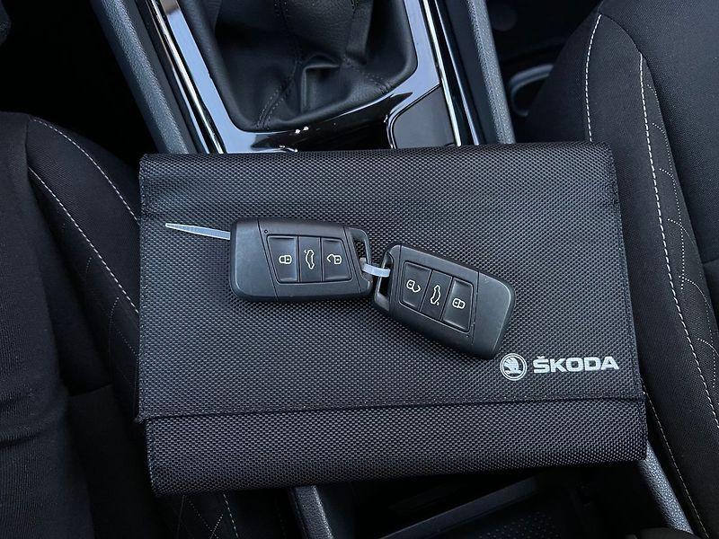Škoda Karoq 1.0 TSI-Ambition P.KAMERA - fotka 45 z 98