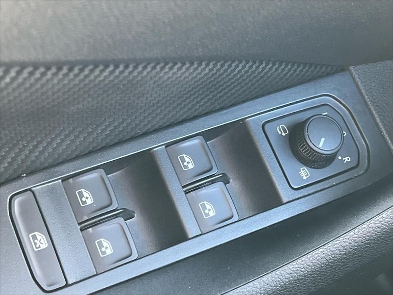 Škoda Kamiq 1,0 TSi 85kW 7DSG MONTE CARLO - fotka 20 z 32
