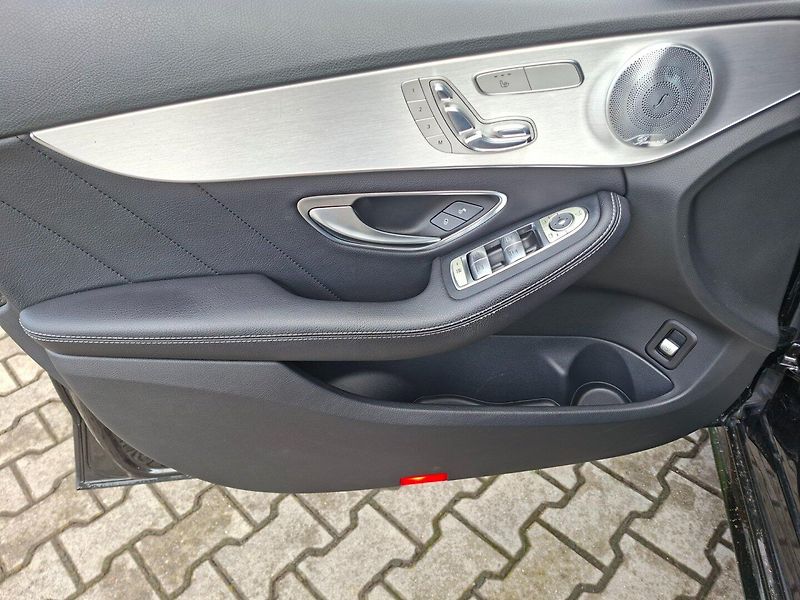 Mercedes-Benz Třídy C (2017) C 250d 150kW 4MATIC BURMESTER - fotka 27 z 50