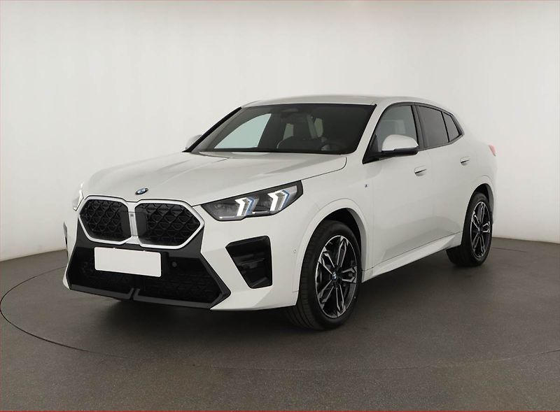 BMW X2 (2025) sDrive20i - fotka 2 z 25