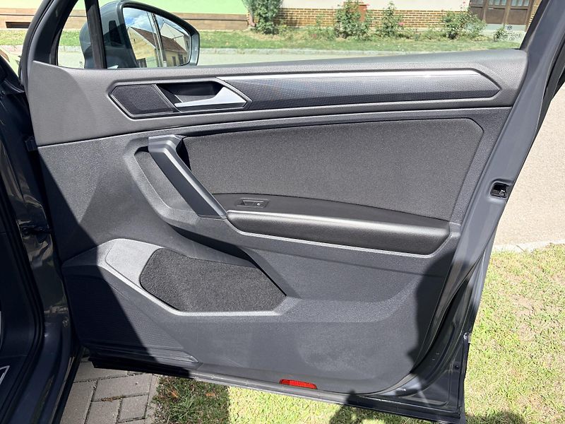 Volkswagen Tiguan 1.4TSI eHYBRID DSG MATRIX  - fotka 65 z 67