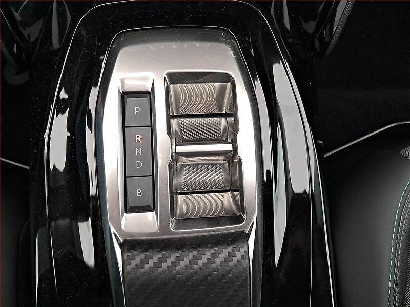 Peugeot 2008 (2022) Allure 50 kWh, SoH 90% - fotka 19 z 23