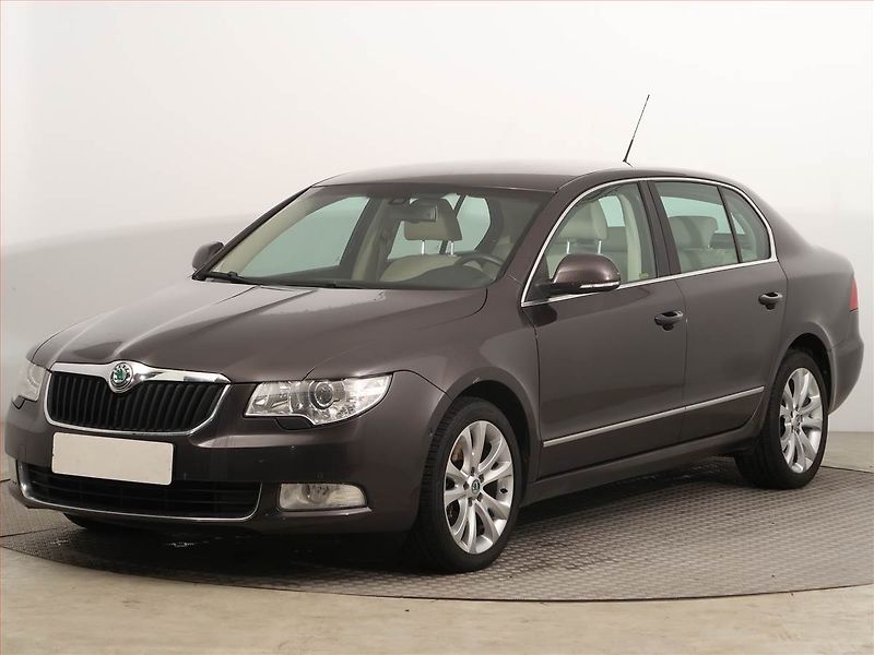 Škoda Superb (2009) 2.0 TDI, Xenony, Tempomat - fotka 2 z 13