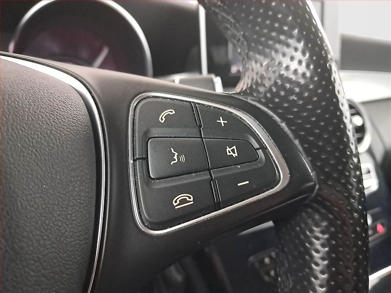 Mercedes-Benz Třídy C (2014) C 180, Automat, Kůže, Tempomat - fotka 17 z 20