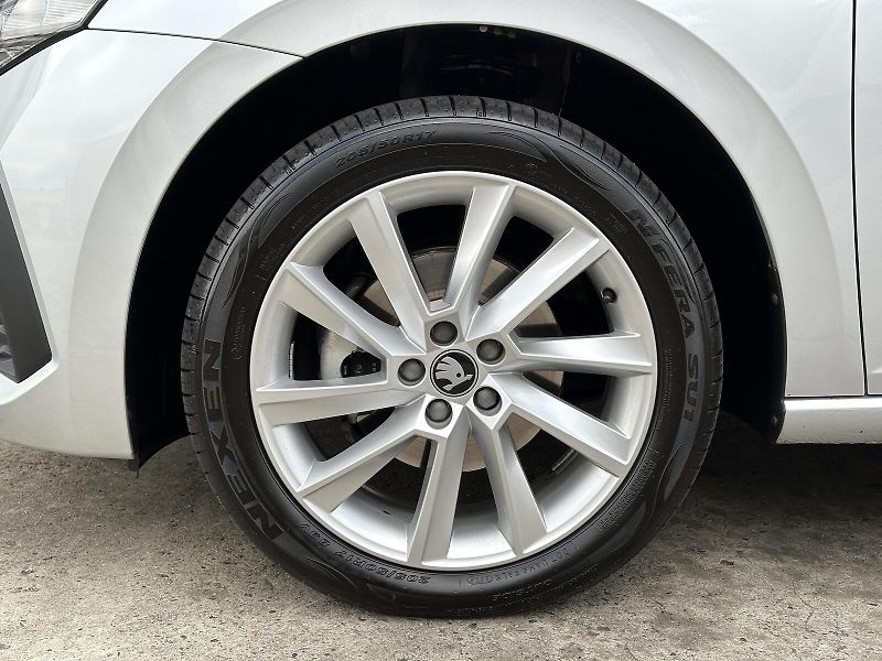 Škoda Scala 1.0TSi DSG 116PS LED V.Cockpit - fotka 13 z 47