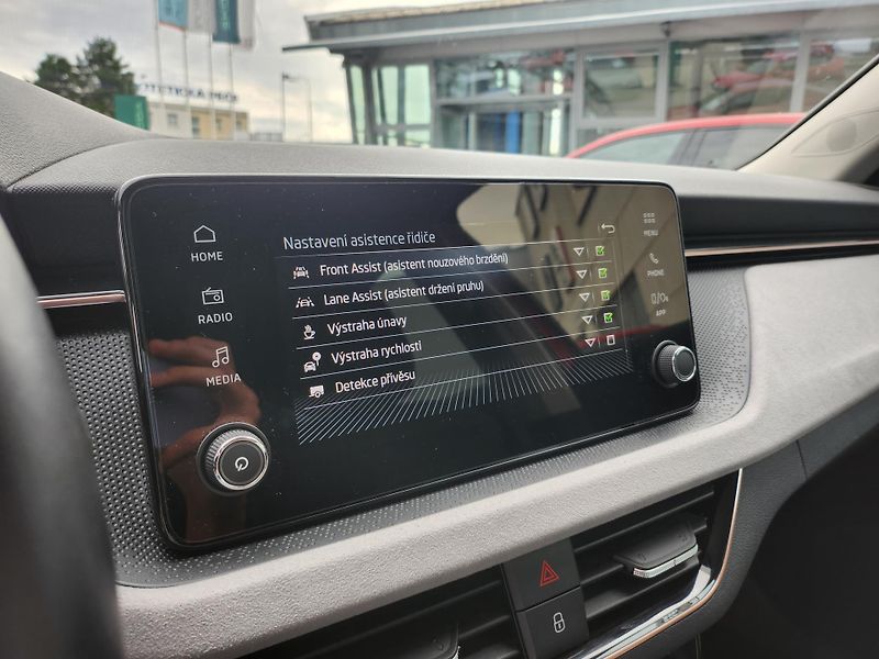 Škoda Kamiq Top Selection 1.0 TSI 85kw - fotka 16 z 27