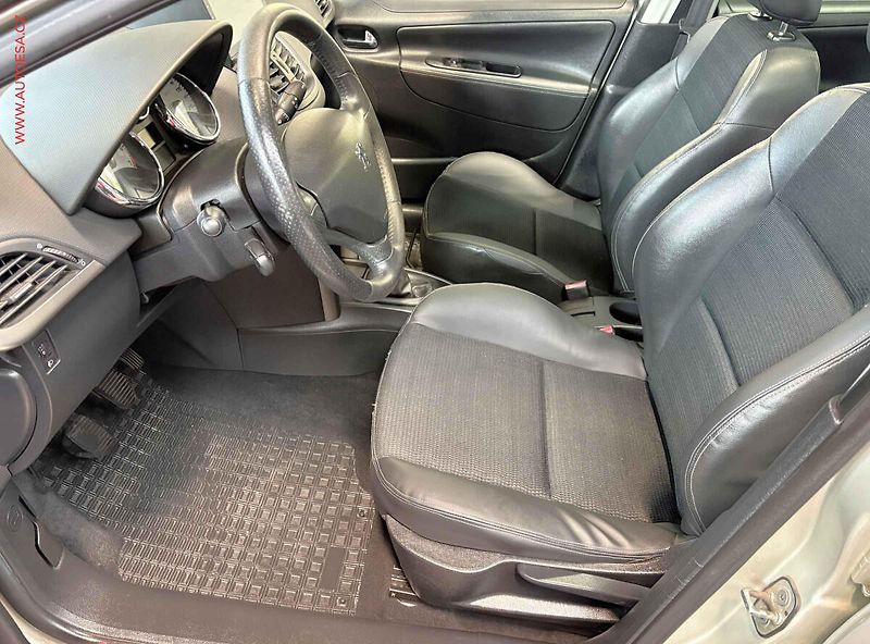 Peugeot 207 (2009) 1.6i, 1.maj, AC, temp - fotka 9 z 14