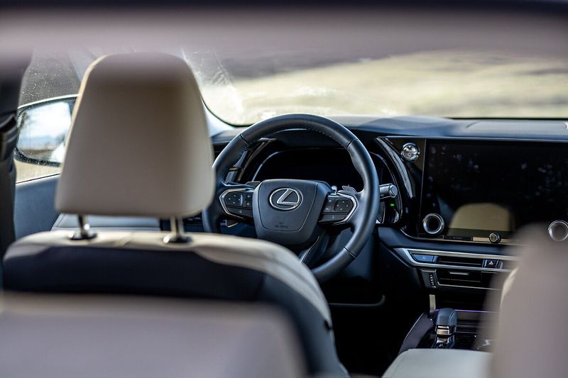 Lexus RX 450h plus 450h+ 2,5 PHEV F SPORT DESIGN - fotka 17 z 30