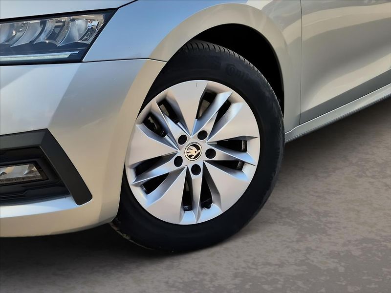 Škoda Octavia 2,0 TDi DSG Ambition 4x4 - fotka 6 z 16