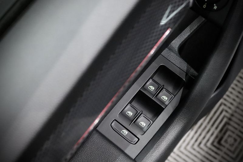 Škoda Octavia 3 FL 2.0 TSI 180 kW DSG RS - fotka 19 z 43