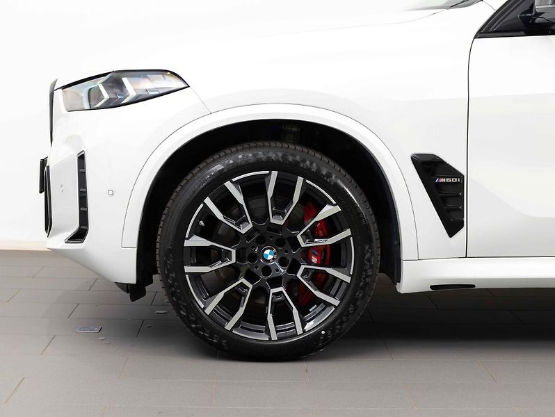 BMW X5 M60i - fotka 6 z 22